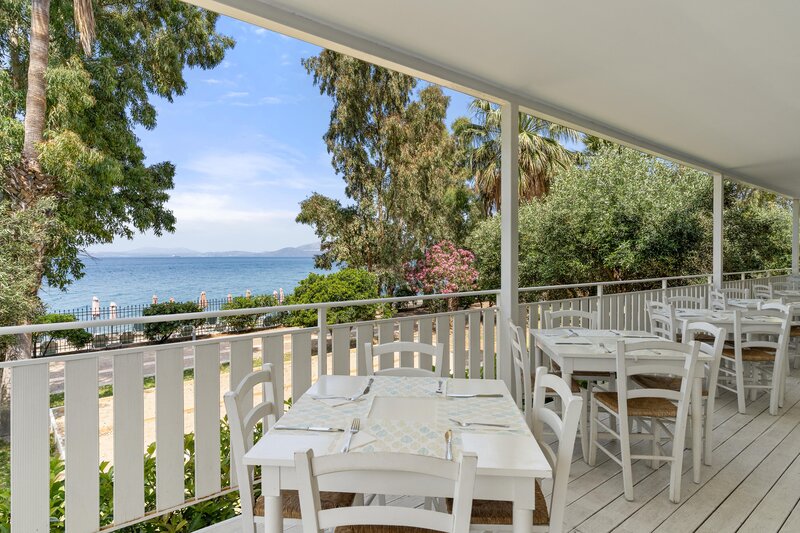 Calamos Beach Family Club Hotel 58