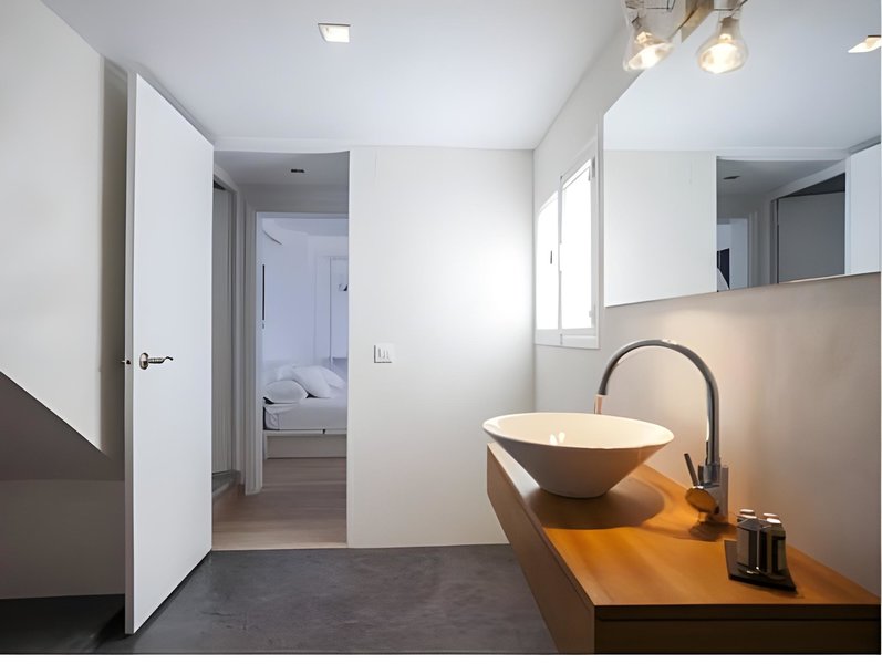 Cheap & Chic Hotel 1 - Bathroom Example
