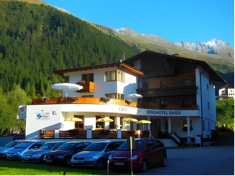Berghotel Rasis