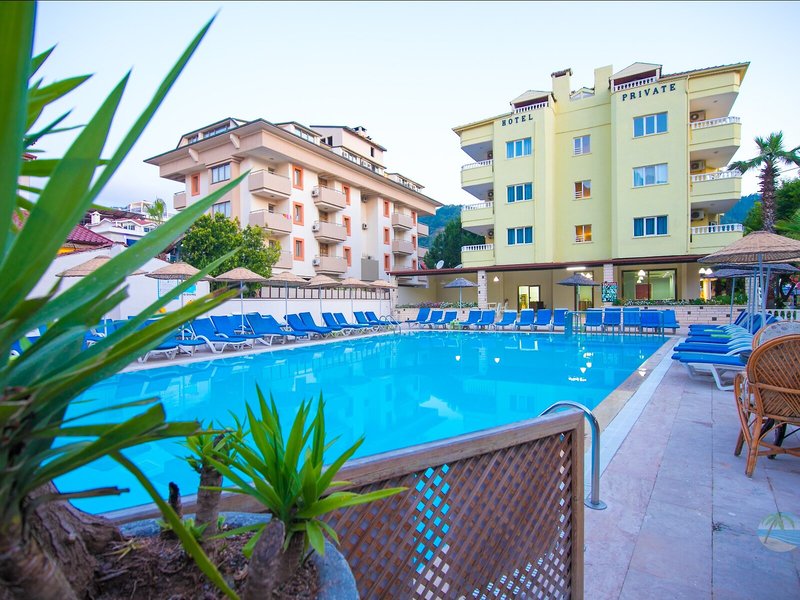 Private Hotel 13