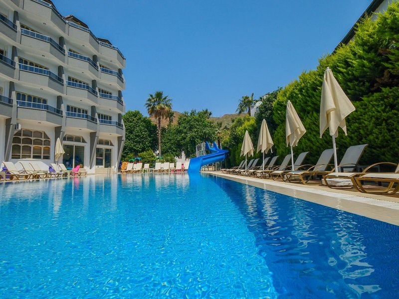 Selen Icmeler 16