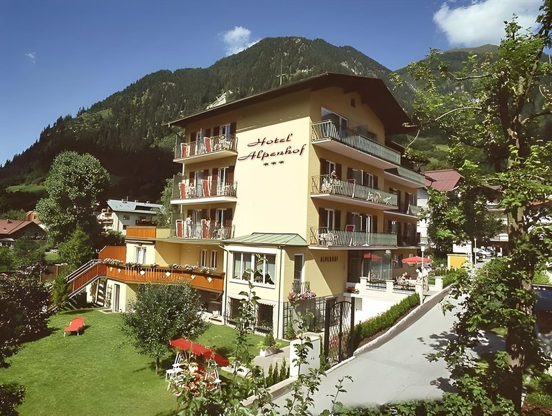 Kur- und Sporthotel Garni Alpenhof 1