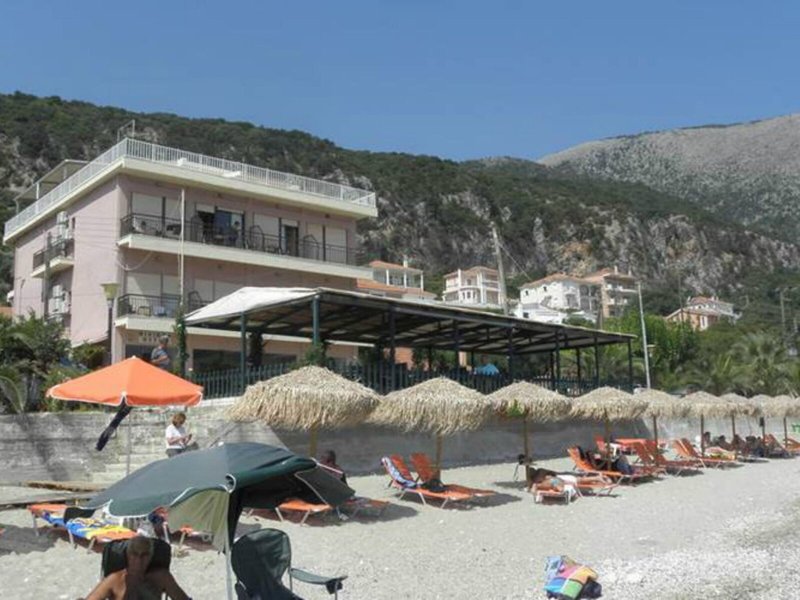 Riviera Hotel 4