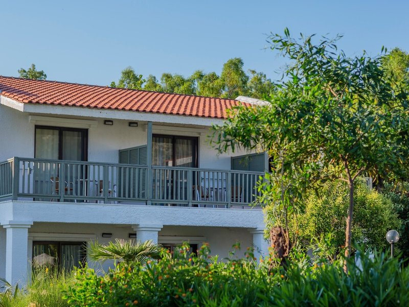 Golden Coast Hotel & Bungalows 2