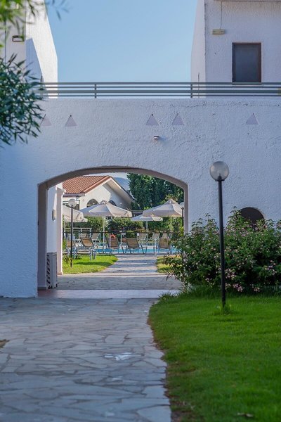 Golden Coast Hotel & Bungalows 6