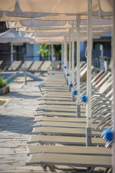 Golden Coast Hotel & Bungalows 20