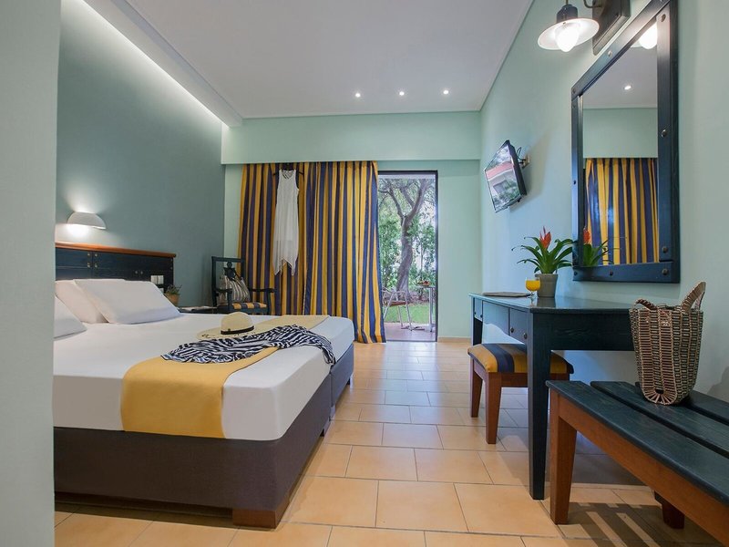 Golden Coast Hotel & Bungalows 44