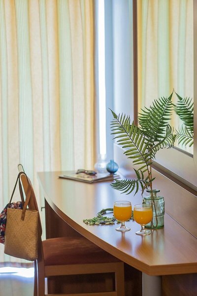 Golden Coast Hotel & Bungalows 50