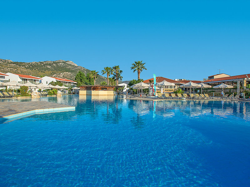 Golden Coast Hotel & Bungalows 4