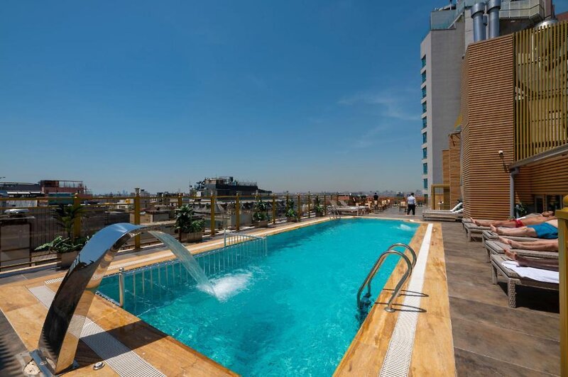 Ramada by Wyndham Istanbul Pera 2