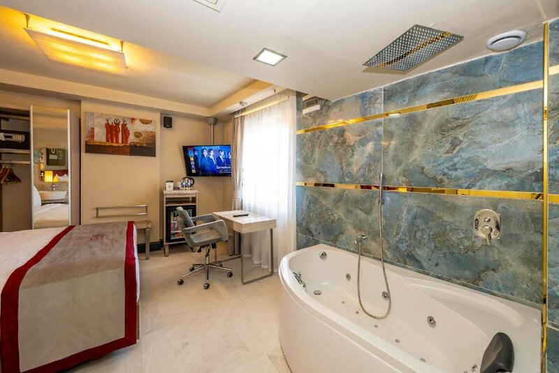 Ramada by Wyndham Istanbul Pera 9