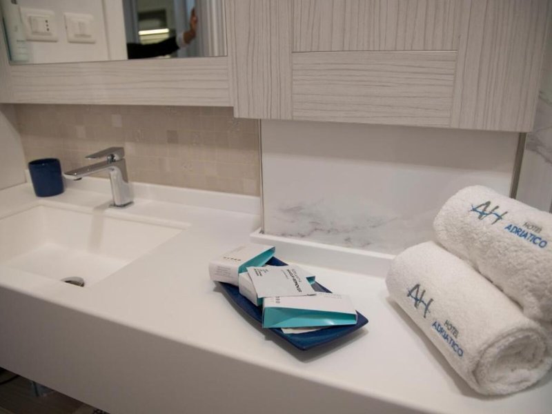 Hotel Adriatico 21 - Bathroom Example