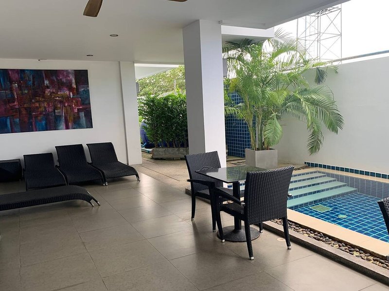 One World One Home Naiharn Hotel 8