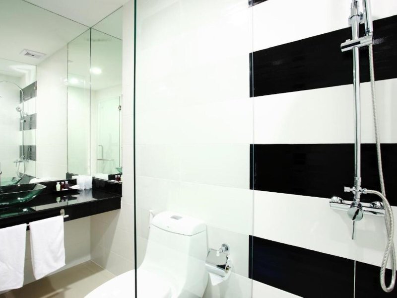 One World One Home Naiharn Hotel 25