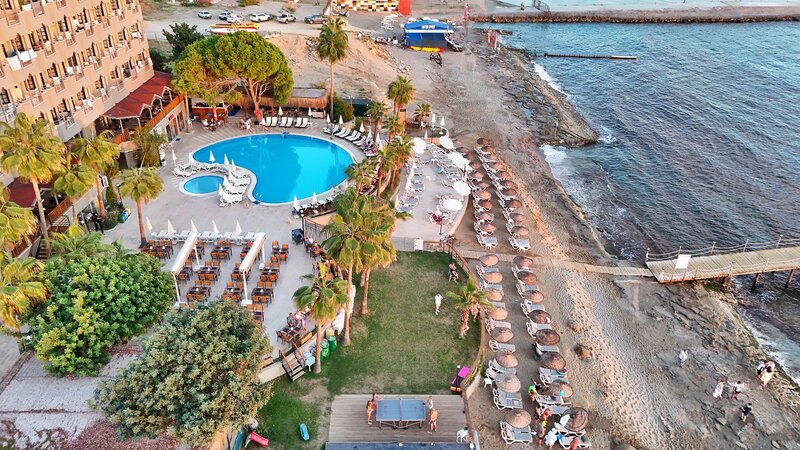 Anitas Beach Hotel 5