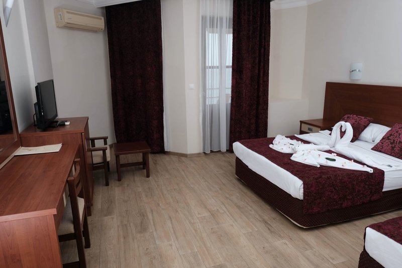 Anitas Beach Hotel 2