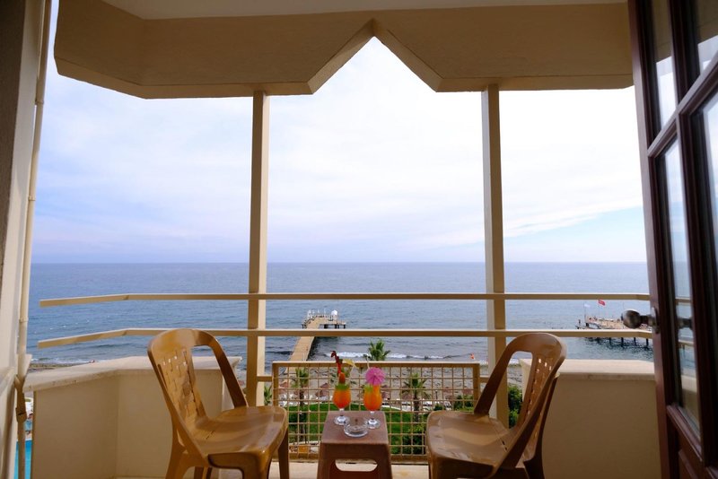 Anitas Beach Hotel 10