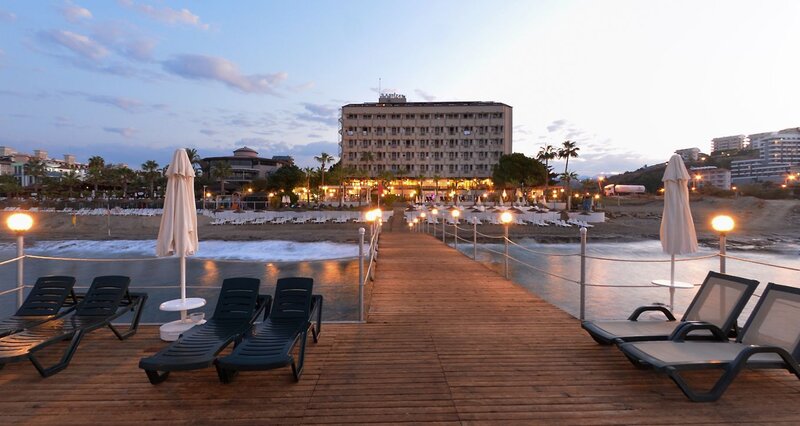 Anitas Beach Hotel 8