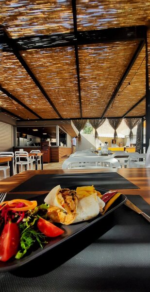 Anitas Beach Hotel 7