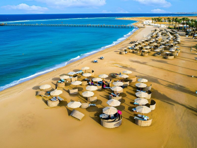 Royal Tulip Beach Resort 8