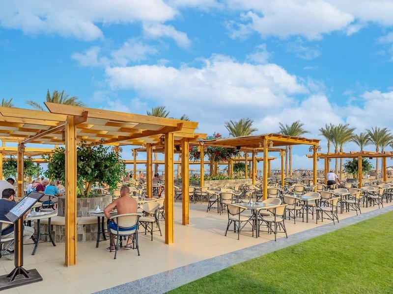 Royal Tulip Beach Resort 38