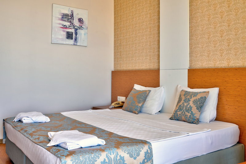 Blue Fish Hotel 8