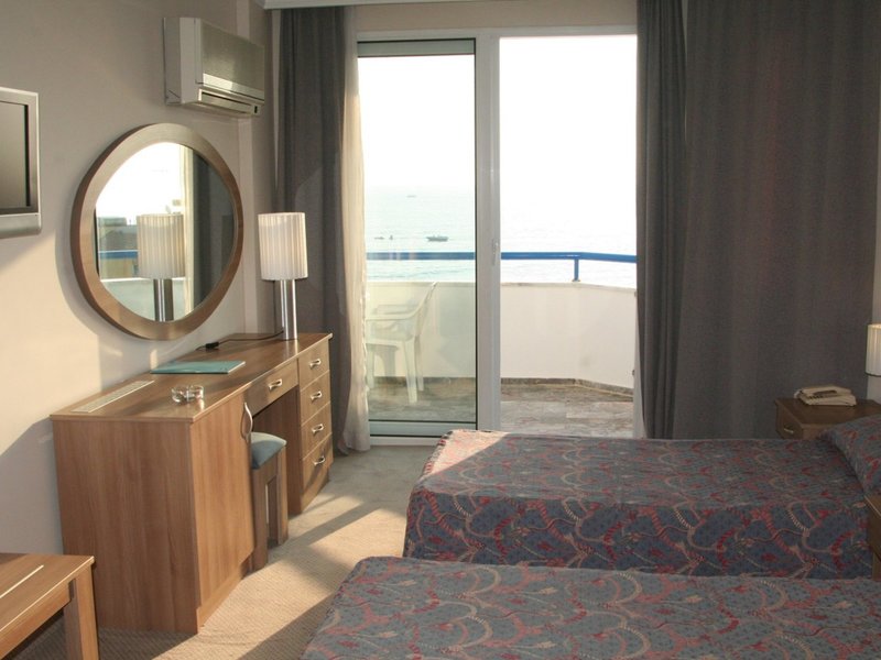 Elysee Beach Hotel 12
