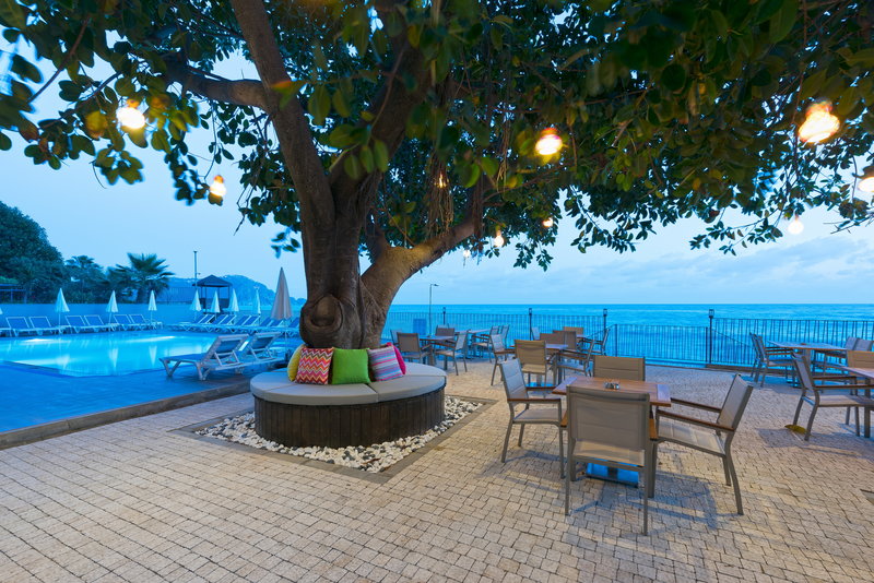 Floria Beach Hotel 9