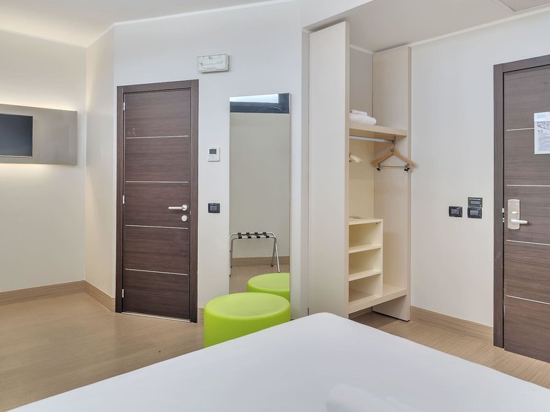 B&B Hotel Como 8 - Bathroom Example