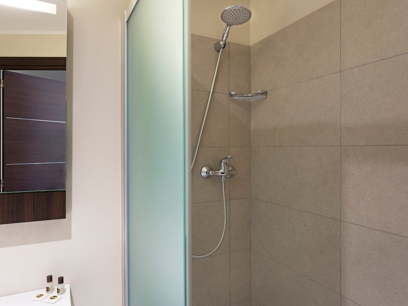 B&B Hotel Como 32 - Bathroom Example