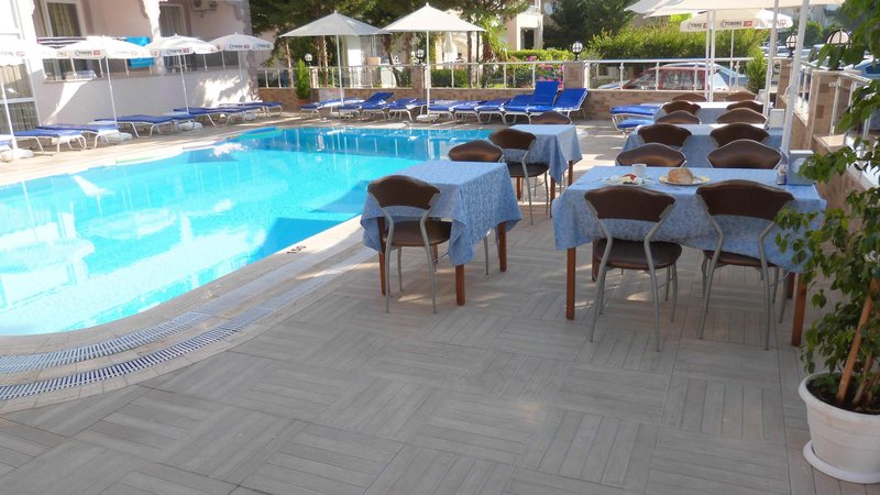 Moni Hotel 8