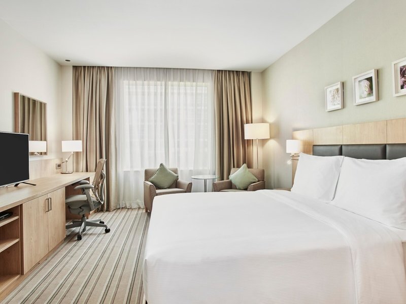 Hilton Garden Inn Dubai, Mall Avenue 21