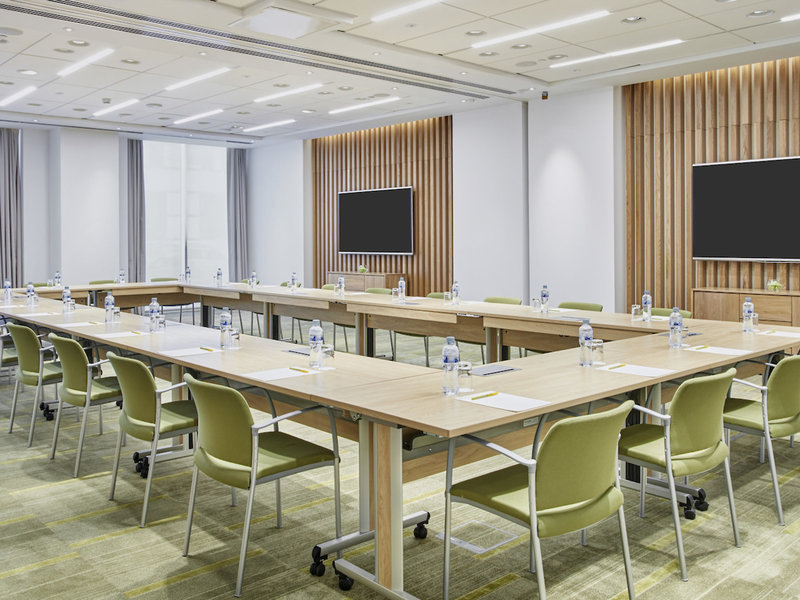 Hilton Garden Inn Dubai, Mall Avenue 28