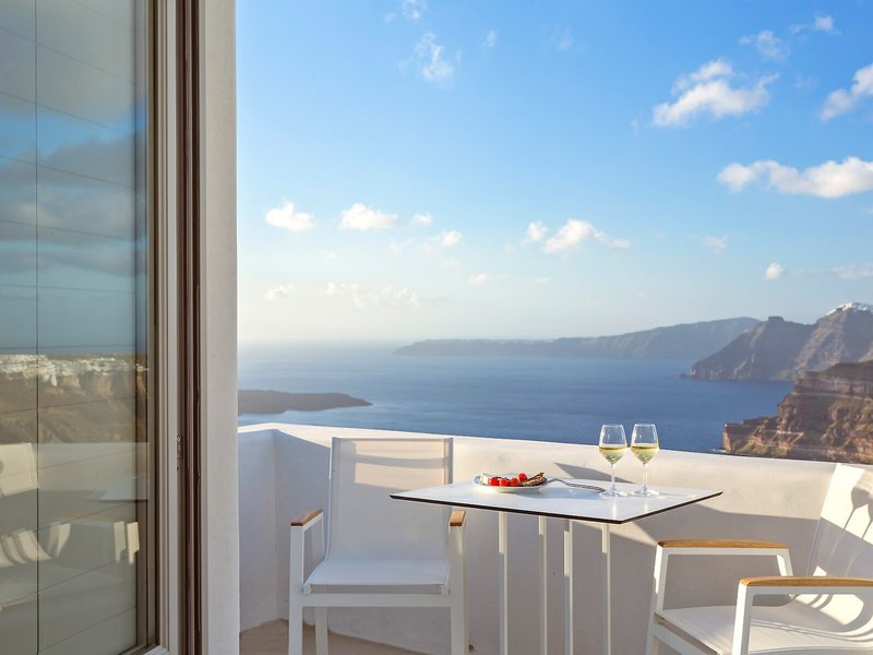 Alti Santorini Suites 3