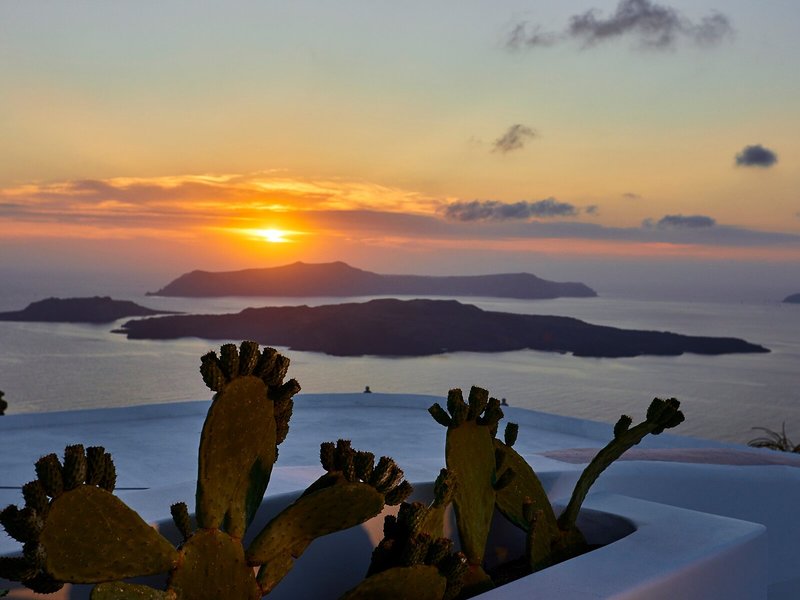 Alti Santorini Suites 11