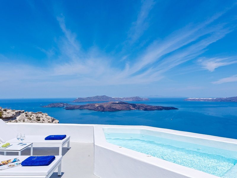 Alti Santorini Suites 15