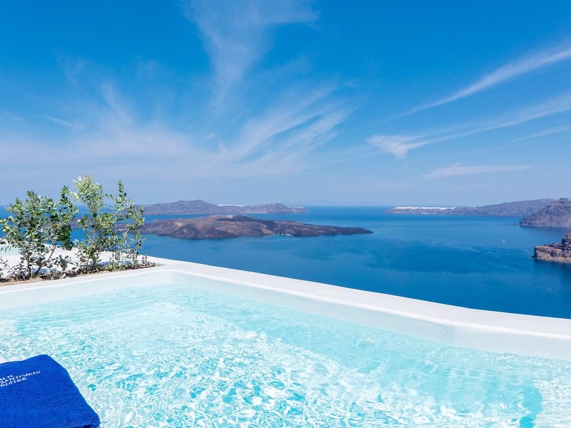 Alti Santorini Suites 16