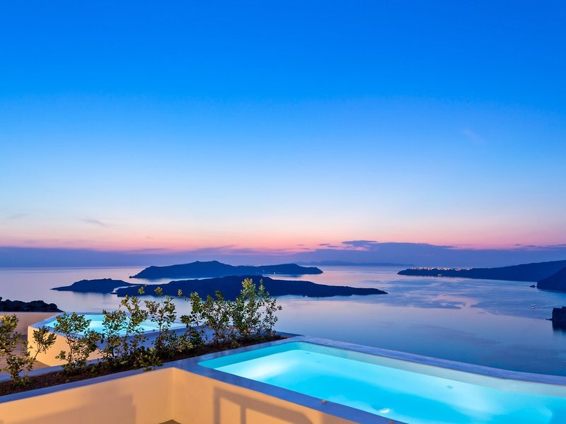Alti Santorini Suites 17