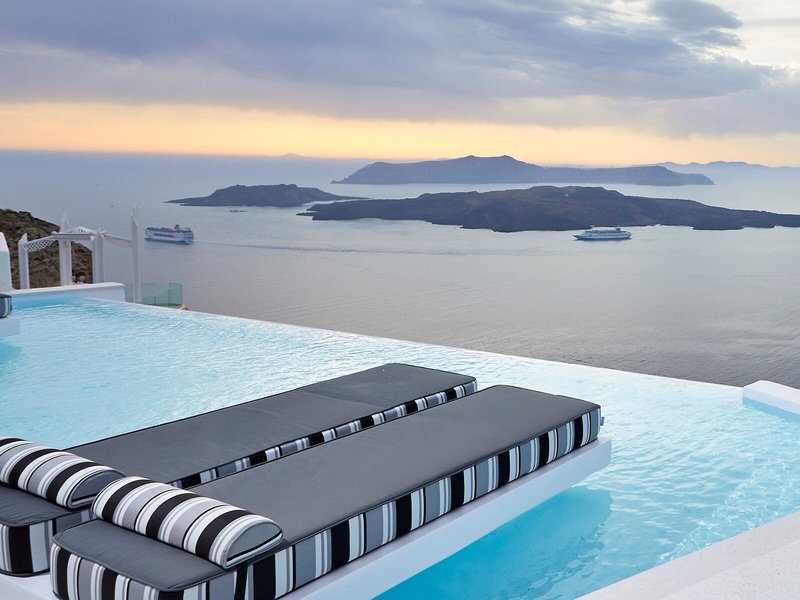 Alti Santorini Suites 24