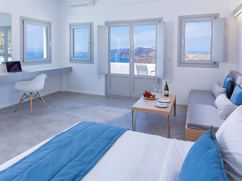 Alti Santorini Suites 33