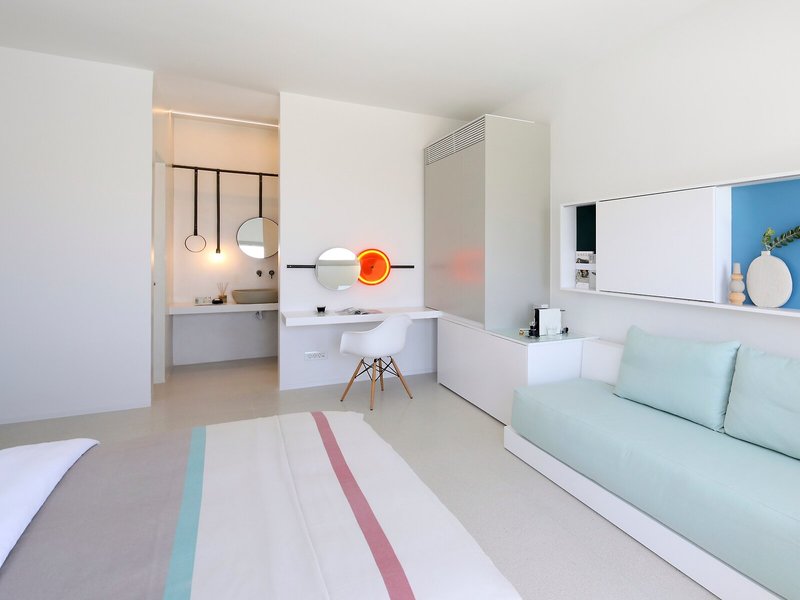 Alti Santorini Suites 36