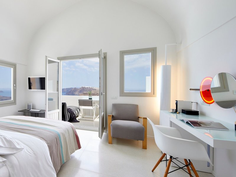 Alti Santorini Suites 38