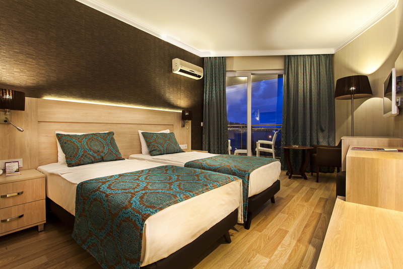 Parador Beach Hotel 6