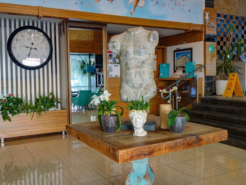 Parador Beach Hotel 5