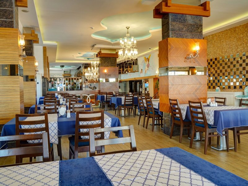 Parador Beach Hotel 8