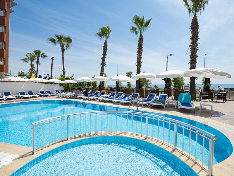 Parador Beach Hotel 8