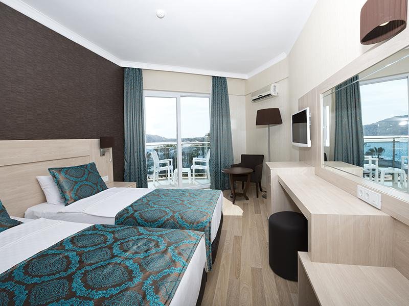 Parador Beach Hotel 26