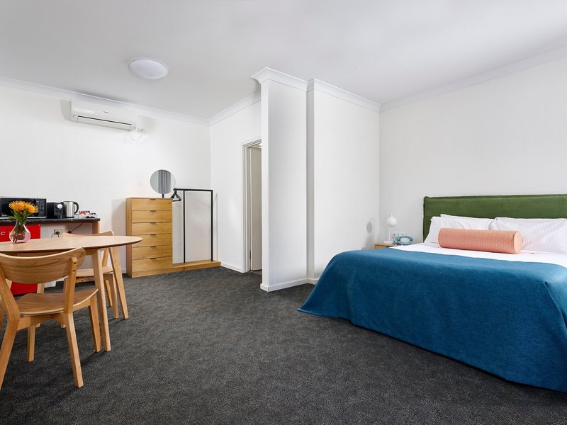 Baileys Motel 5