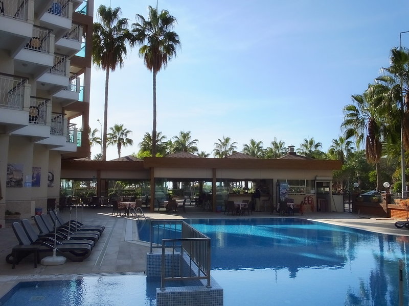 Riviera Hotel & Spa 6