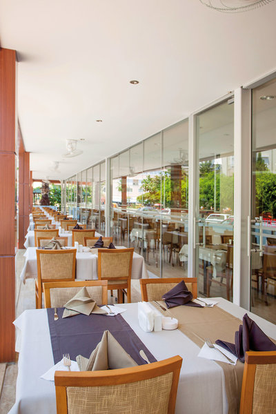 Riviera Hotel & Spa 11